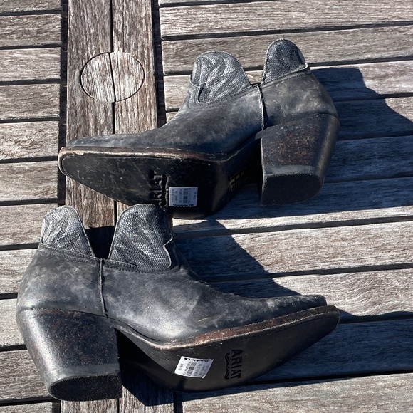 Ariat Hazel Sz 7.5 Women's Distressed Black Ankle Booties - Picture 10 of 16